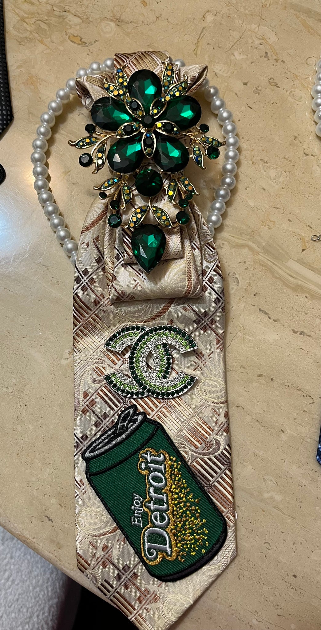 Emerald Neck Candi Tie